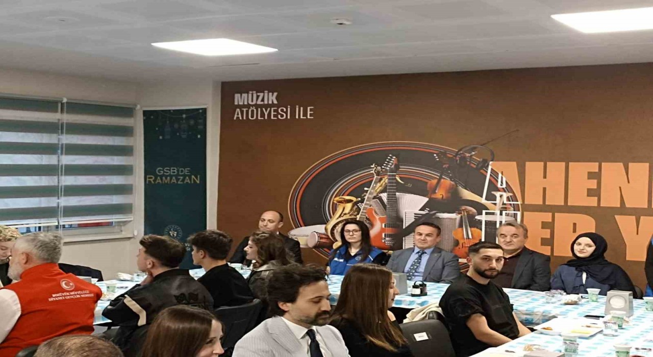 Bilecikli gençler iftar programında buluştu