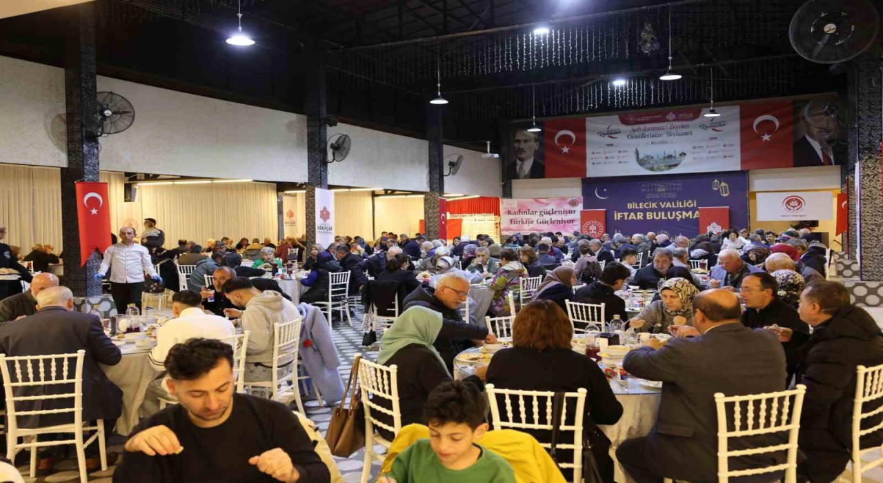 Bilecikte evliliğinde 50 yılı geçmiş çiftler bir araya geldi