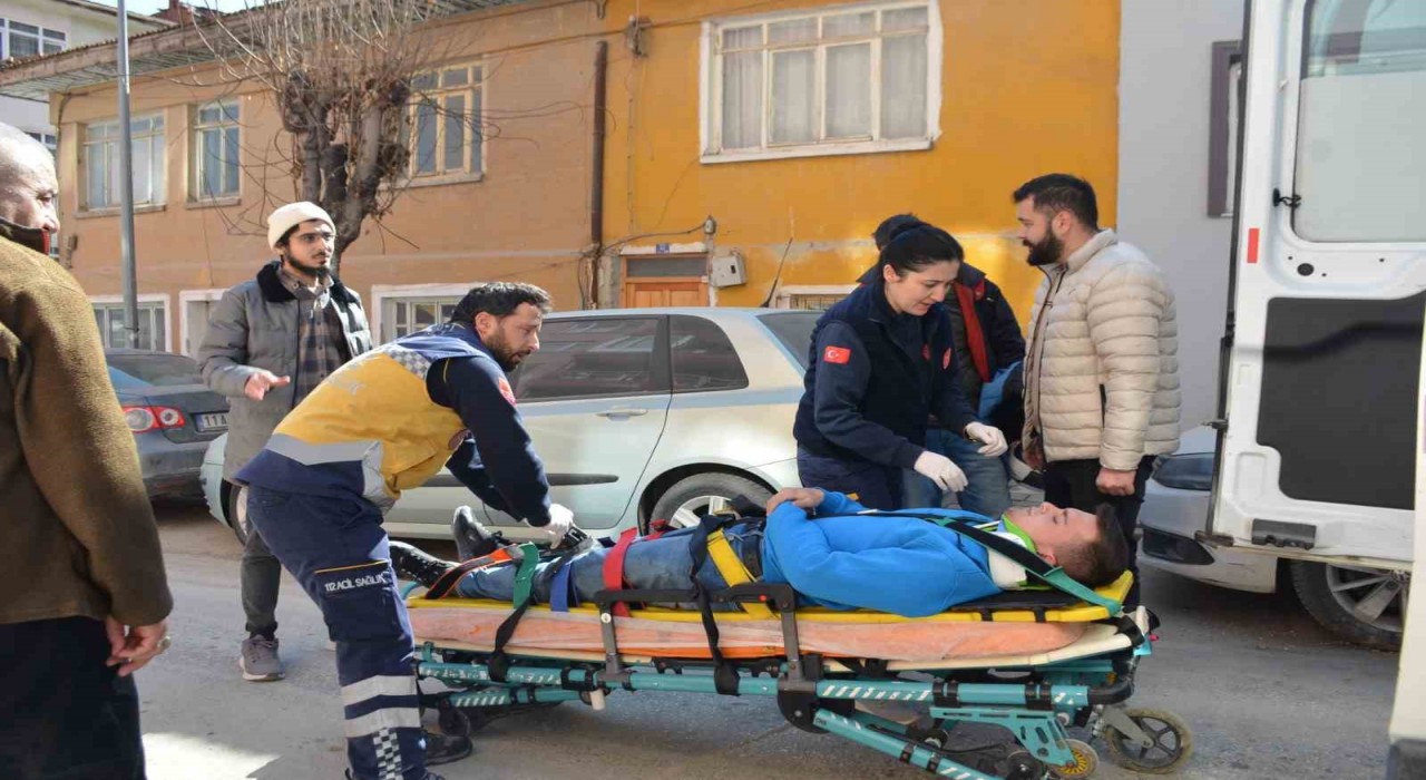 Bilecikte motosikletin devrilmesi sonucu 2 kişi yaralandı