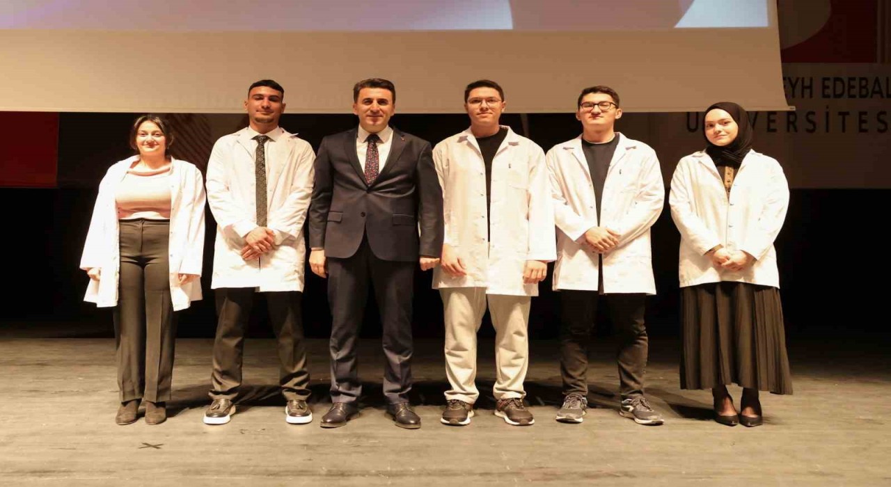 Bilecikte tıp fakültesi önlük giyme töreni