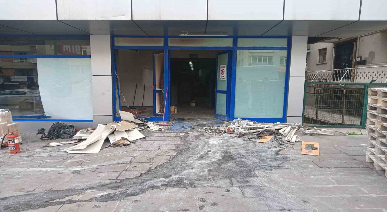 BİM market deposunda korkutan yangın