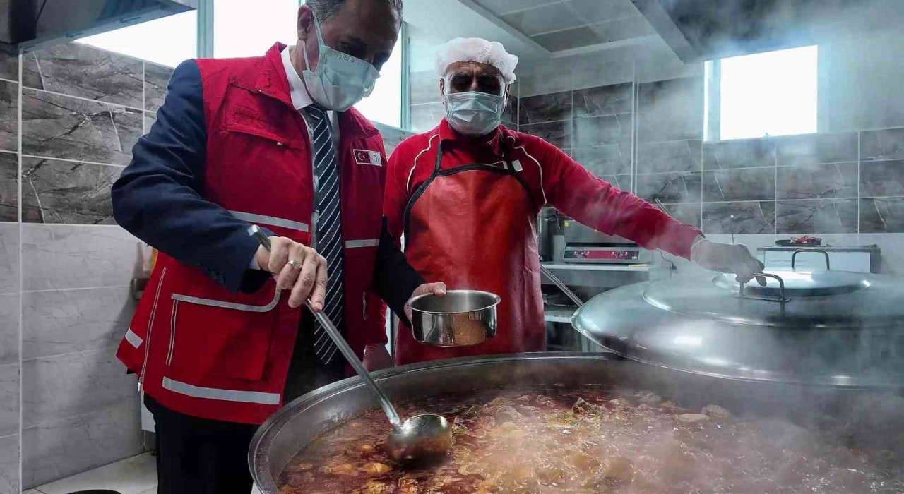 Bingölde 256 hanede bin 48 kişiye her gün sıcak yemek dağıtılıyor