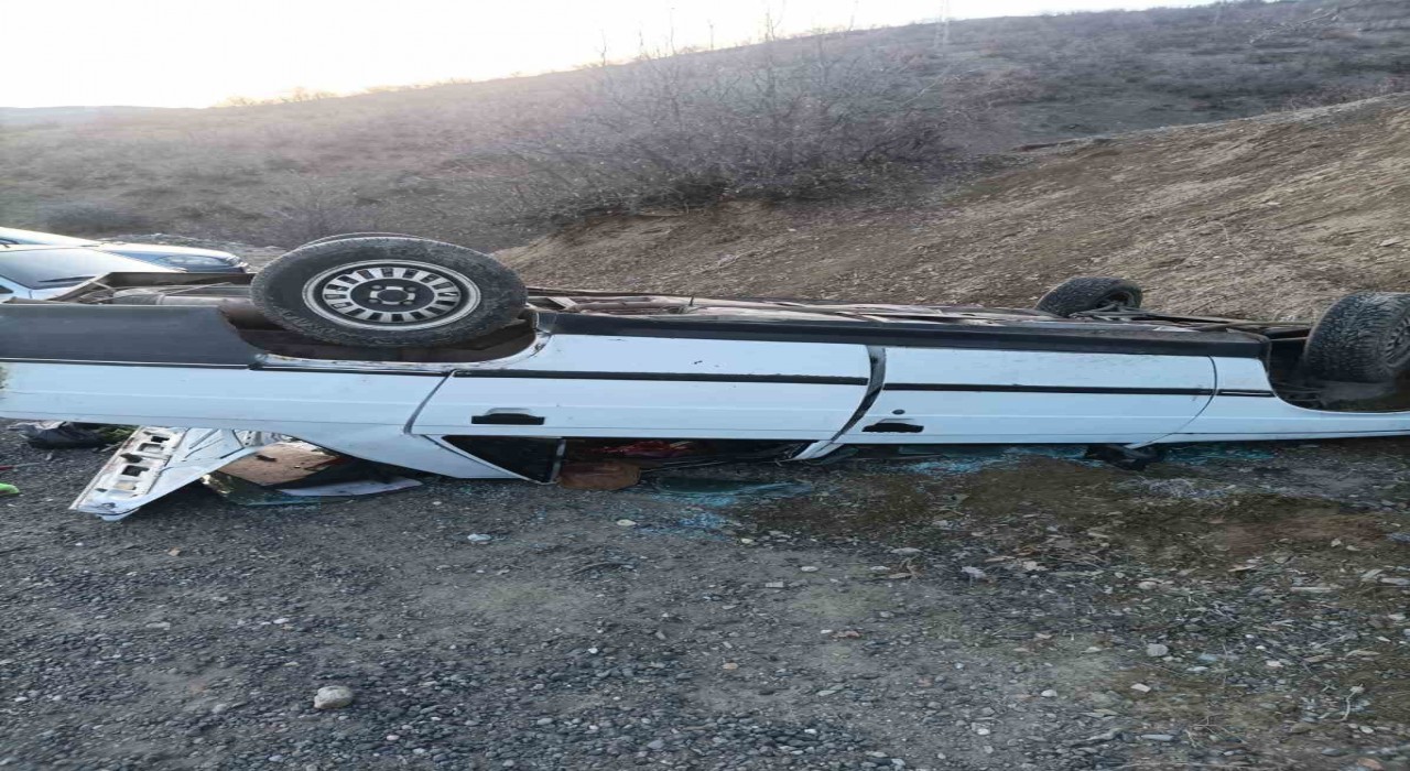 Bingölde çiriş otu toplamaya giden şahısları taşıyan aracın freni patladı: 4 yaralı