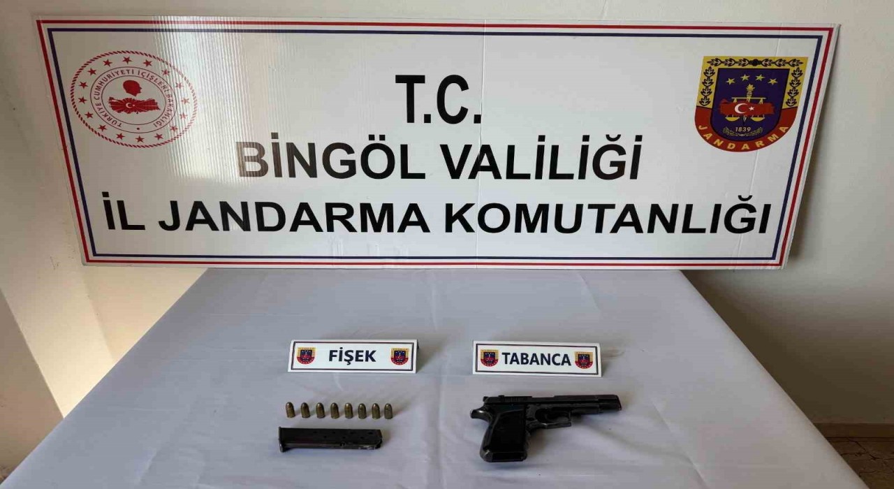Bingölde ruhsatsız silah ve uyuşturucu madde ele geçirildi