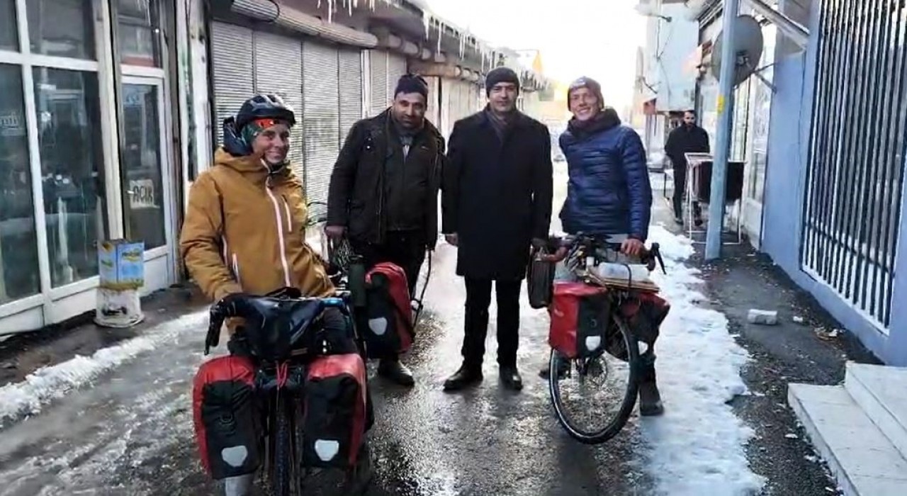 Bisikletle dünya turuna çıkan Fransız çift Çaldırana ulaştı