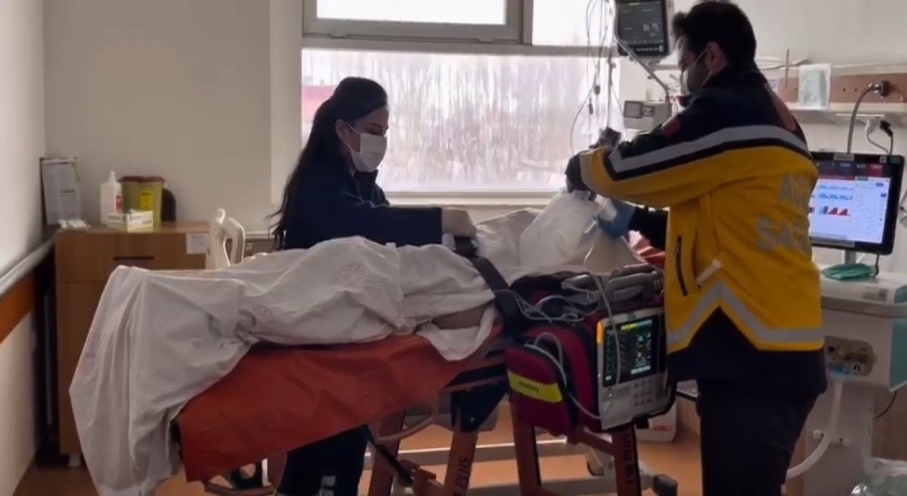 Bitliste hava ambulansı 90 yaşındaki hasta için havalandı