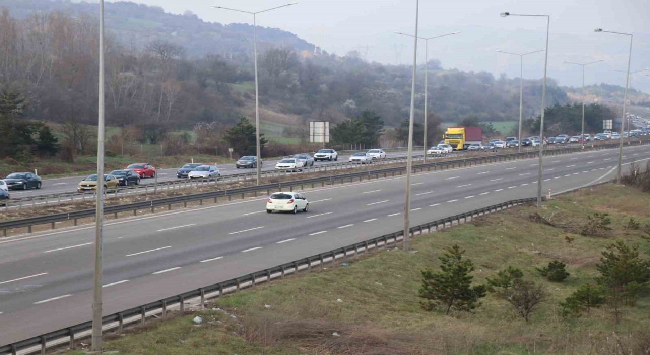 Bolu geçişinde bayram trafiği sürüyor