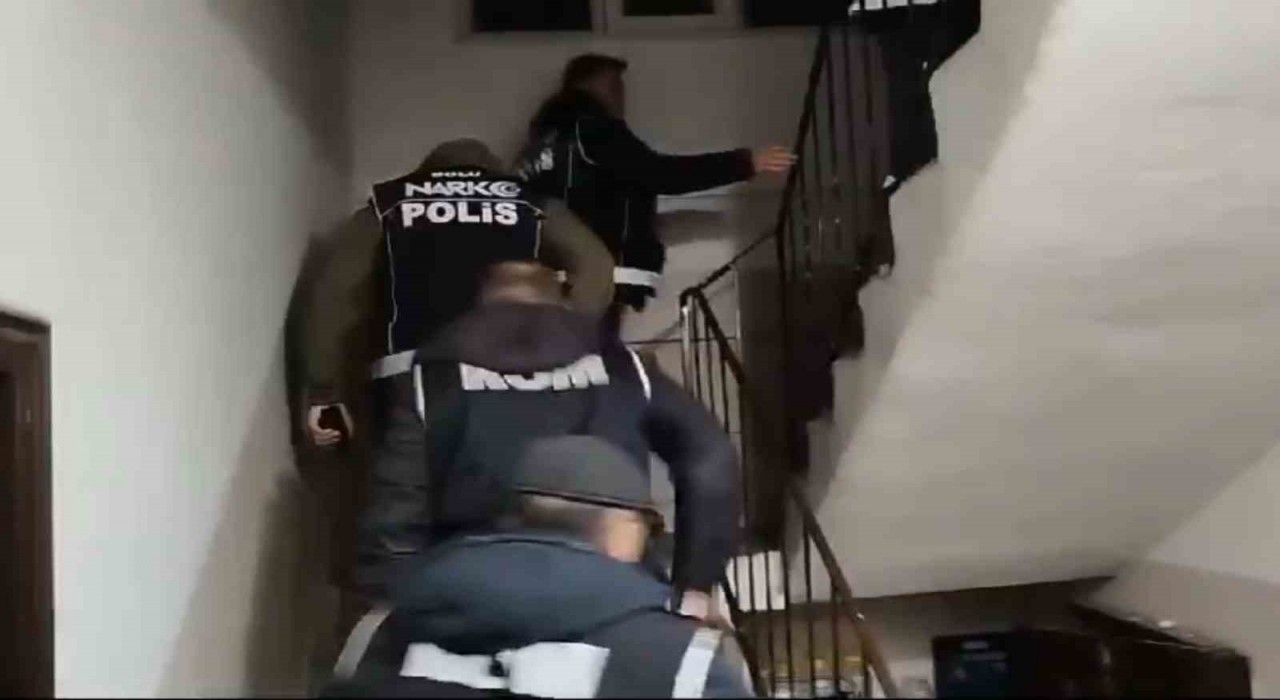 Boluda göçmen kaçakçılığı operasyonlarında 12 kişi yakalandı