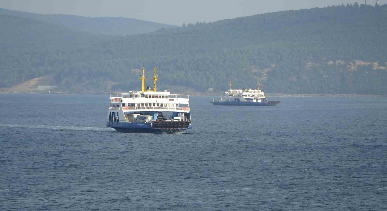 Bozcaadaya bazı feribot seferleri iptal edildi