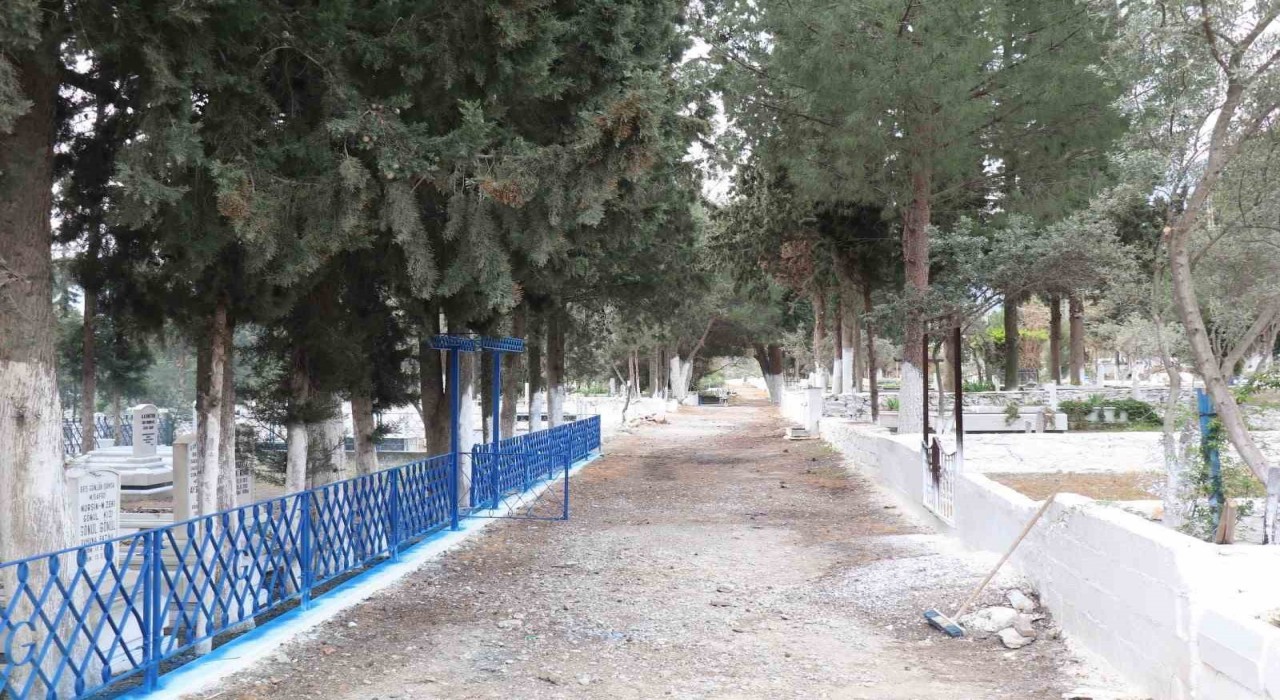 Bozdoğanda bayram öncesi mezarlık bakımları tamamlandı