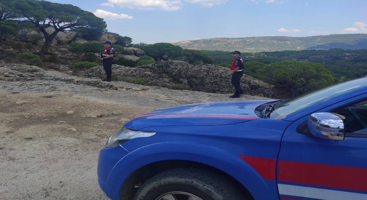 Bozdoğandaki cinayetin şüphelisi her yerde aranıyor