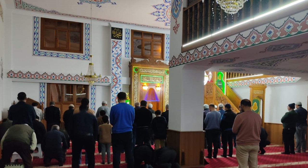 Bozkırda hatimle teravih namazı