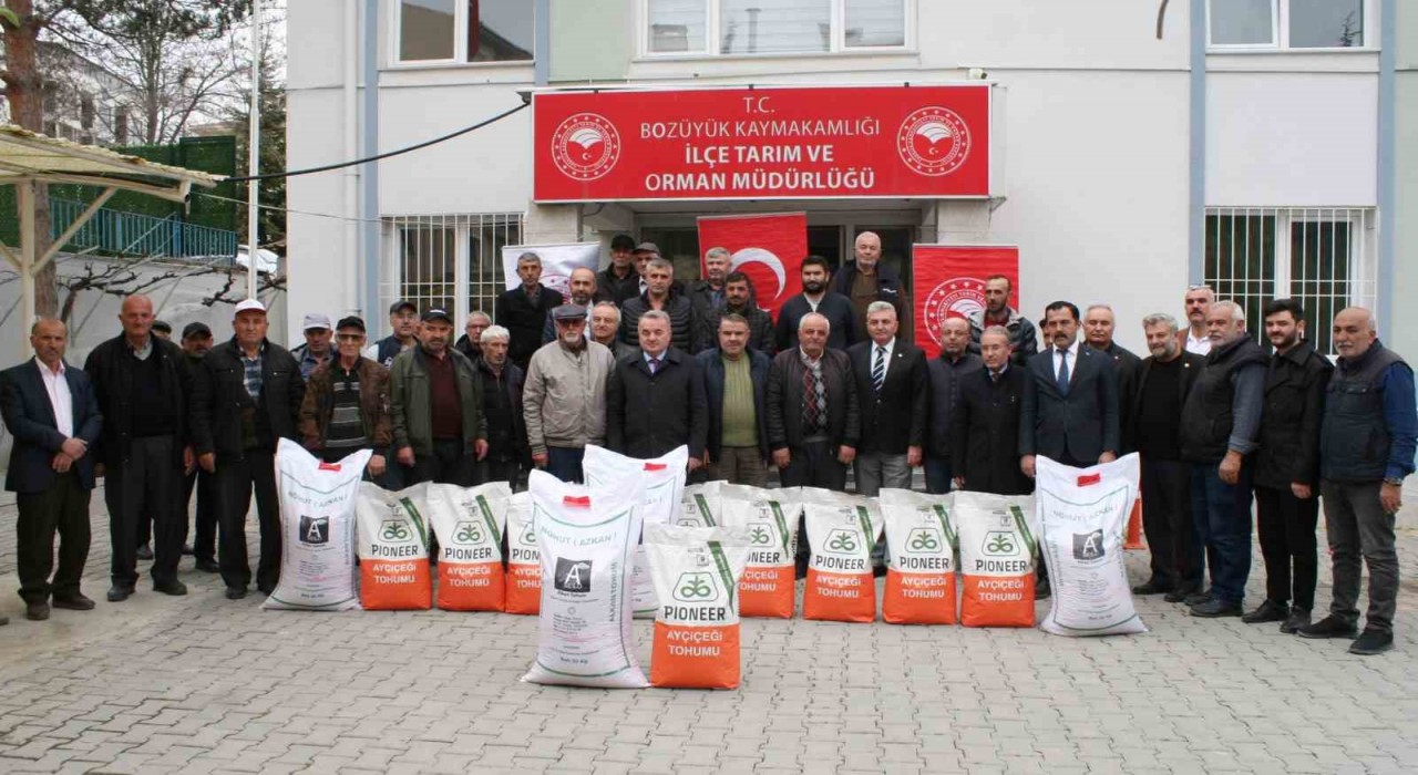 Bozüyükte çiftçilere nohut ve ayçiçeği tohumu dağıtıldı
