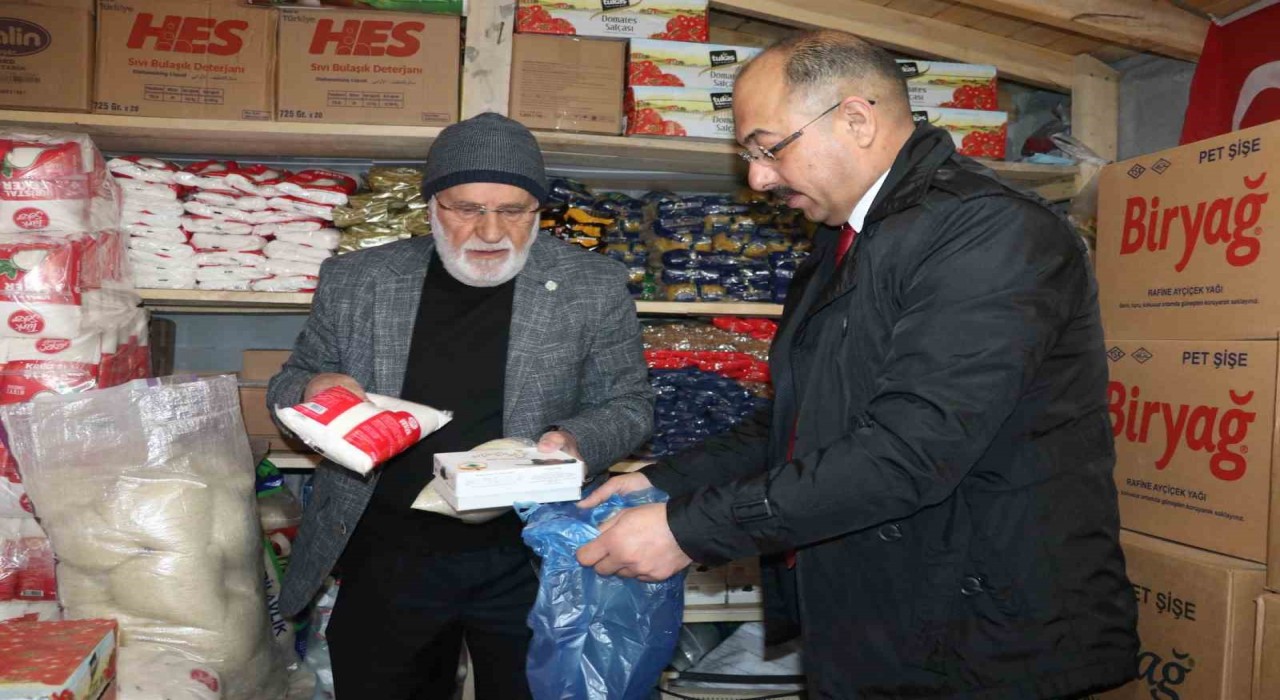 Bu bakkalda para değil, dua geçiyor
