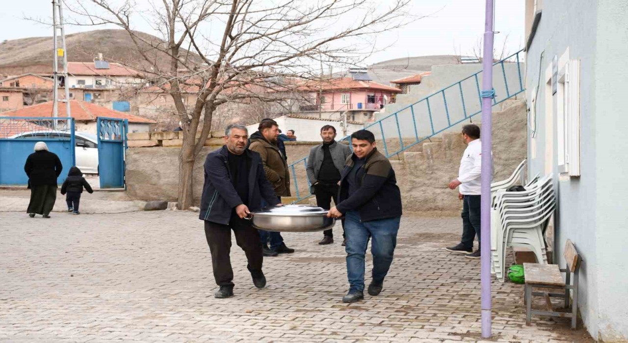 Bu köyde 5 yıldır tek iftar sofrası kuruluyor