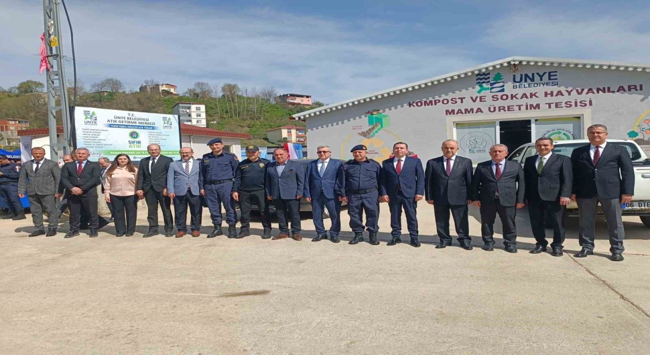 Bu tesiste 14 farklı kategorideki atıklar toplanıyor