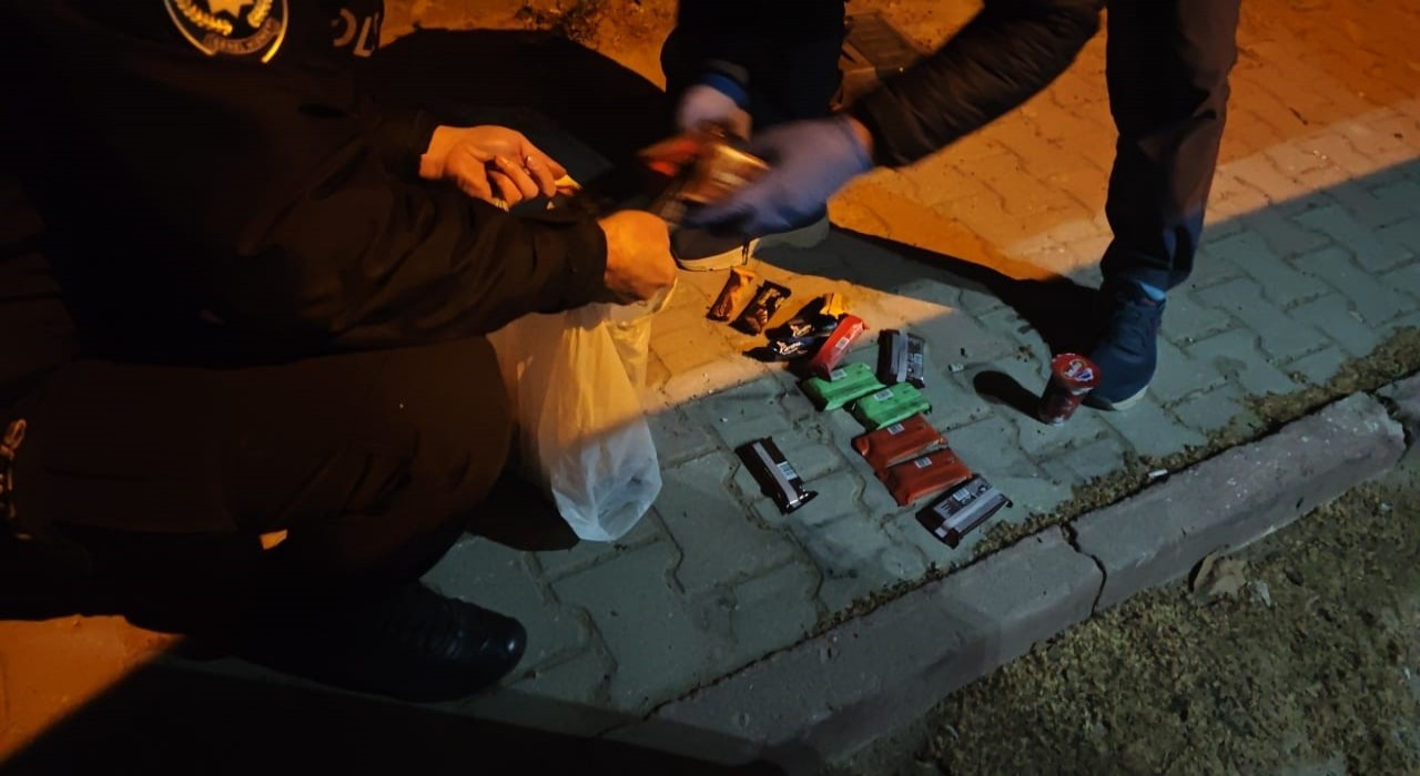 Büfe hırsızları, bekçiler tarafından yakalandı