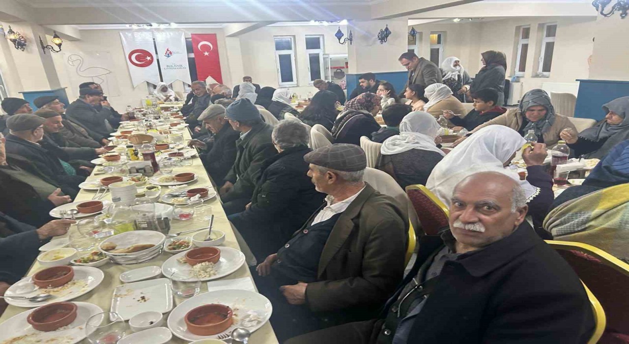 Bulanıkta yaşlılar iftar yemeğinde bir araya geldiler