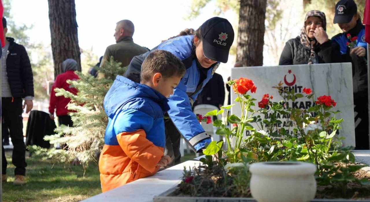 Burdurda 18 Mart Şehitleri Anma ve Çanakkale Deniz Zaferinin 110. yıl dönümü için tören düzenlendi