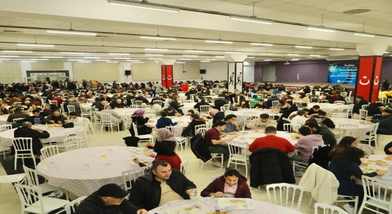 Burhaniye de iftar yemekleri başladı