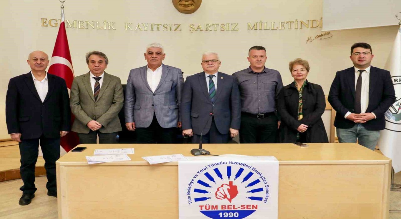 Burhaniyede sözleşme sevinci