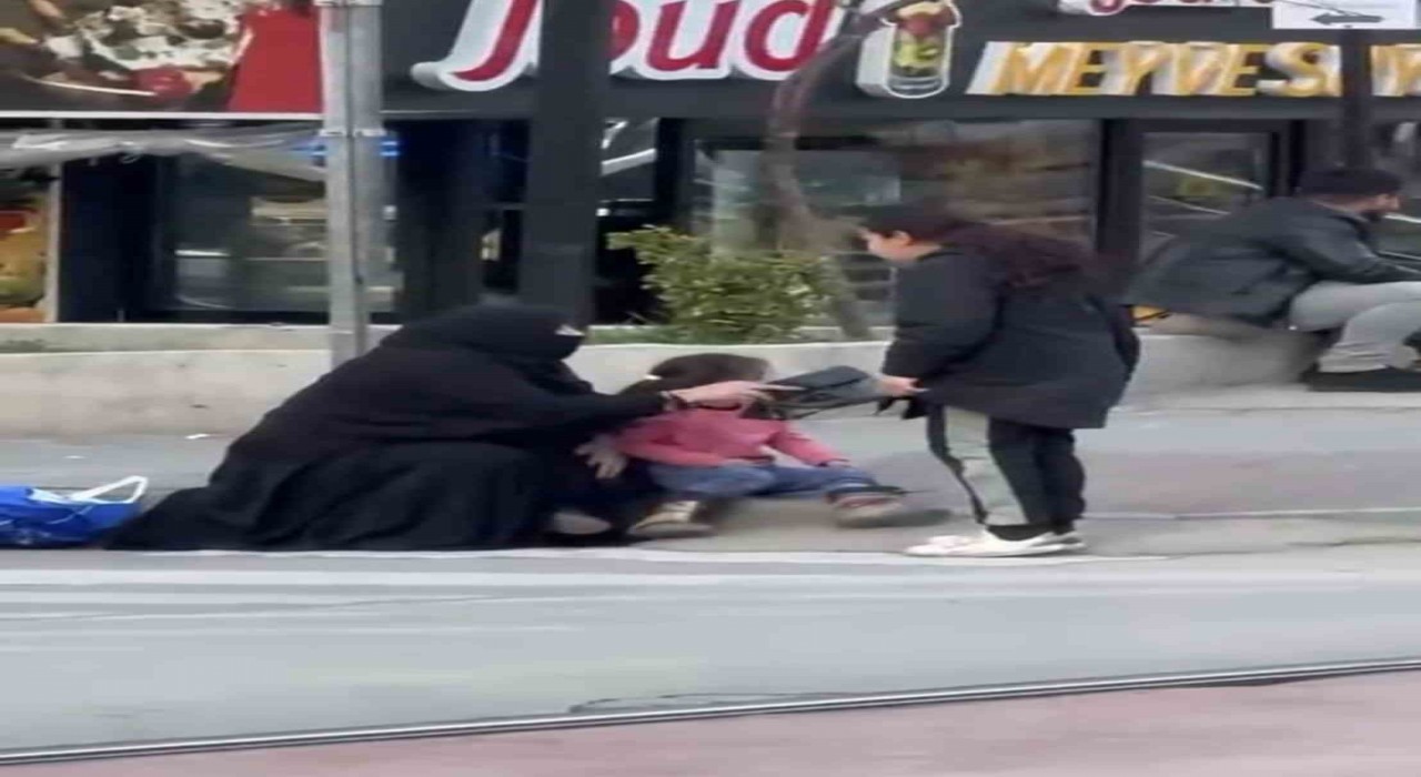 Bursada dilencilerin yer kavgası kamerada