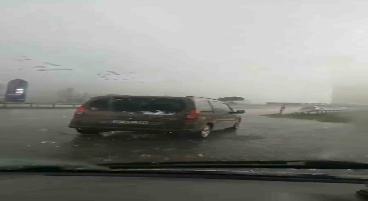 Bursada dolu yağışı sürücülere zor anlar yaşattı