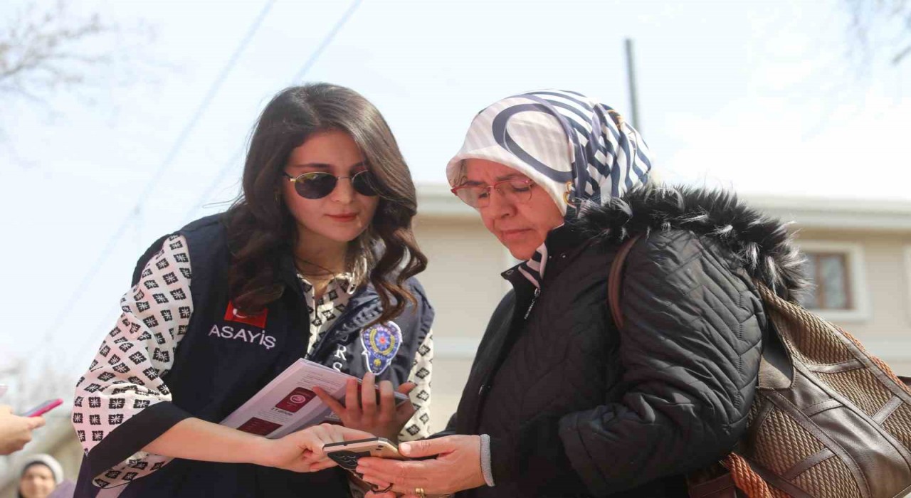Bursada kadına şiddetle mücadelede kadın polisler kolları sıvadı