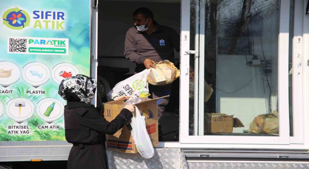 Bursada kadınlar, geri dönüşümle evlerine katkıda bulunuyor