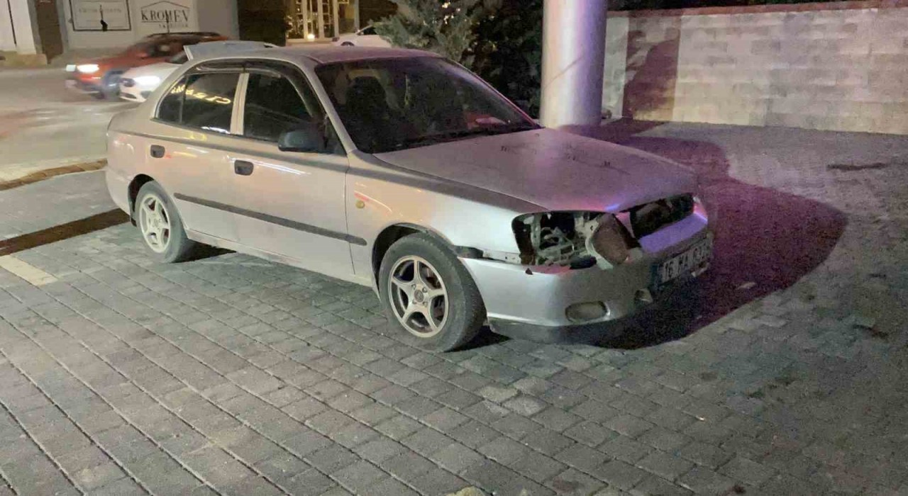Bursada motosiklet ile otomobil çarpıştı: 1 yaralı