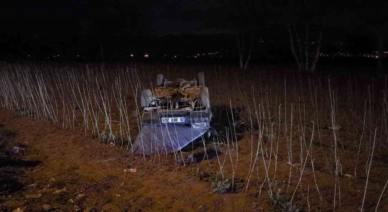 Bursada otomobil tarlaya uçtu: 1 yaralı