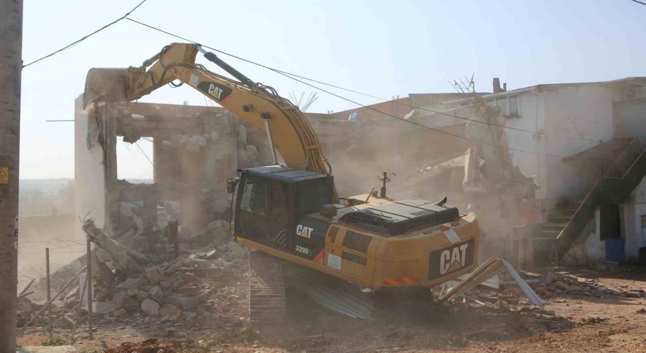 Bursadaki yıkımda ortalık karıştı