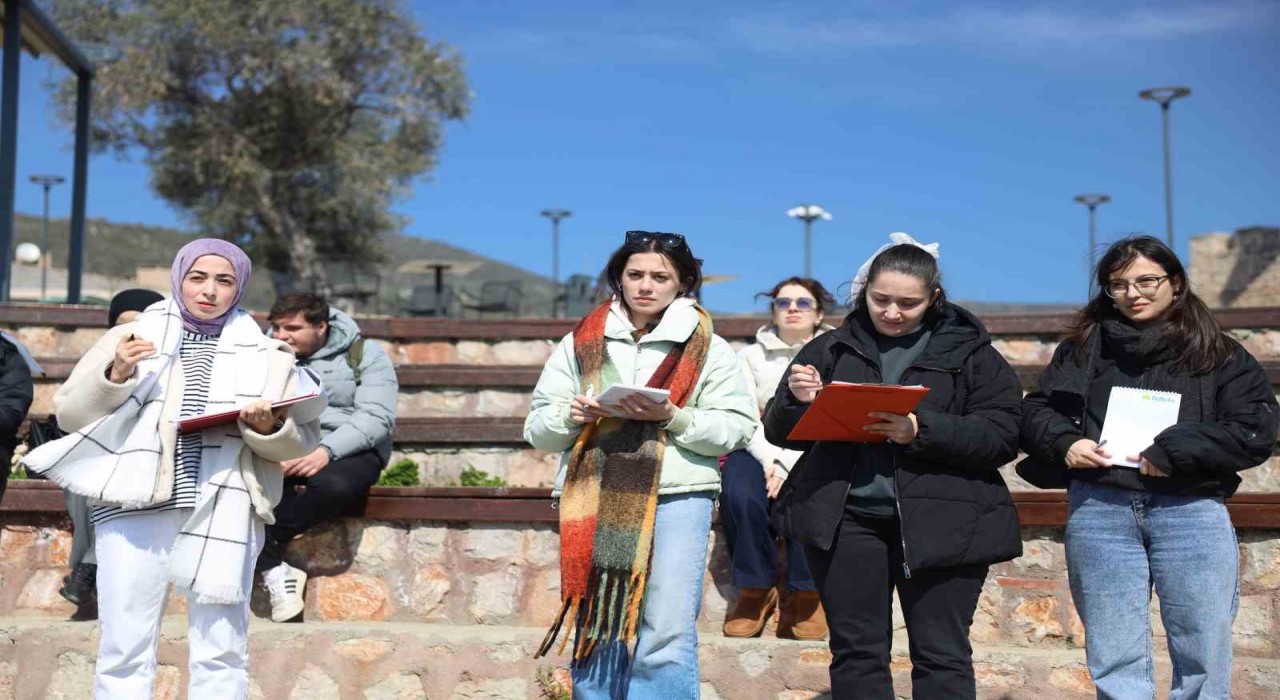 Bursalı öğrenciler Hereke Kalesine hayran kaldı