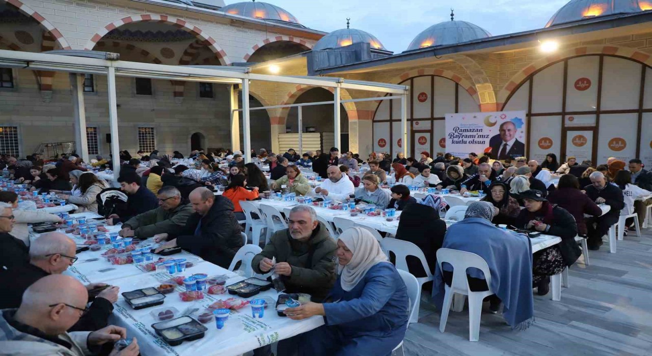 Büyükçekmece ailesi Kadir Gecesinde iftar sofrasında buluştu