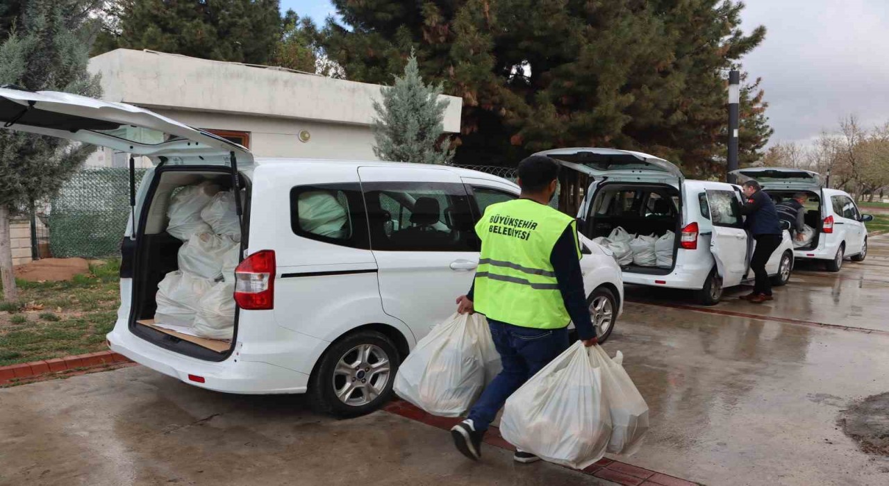 Büyükşehir Belediyesi ihtiyaç sahiplerinin yüzünü güldürüyor