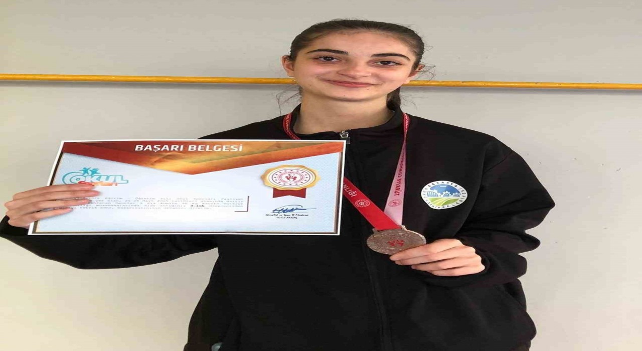 Büyükşehir karatecisi Sakaryayı gururlandırdı