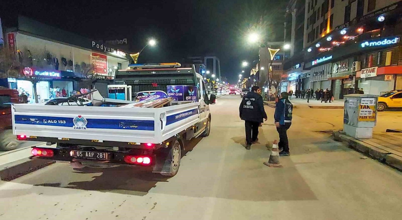 Büyükşehir zabıtası kaldırım işgaline son veriyor