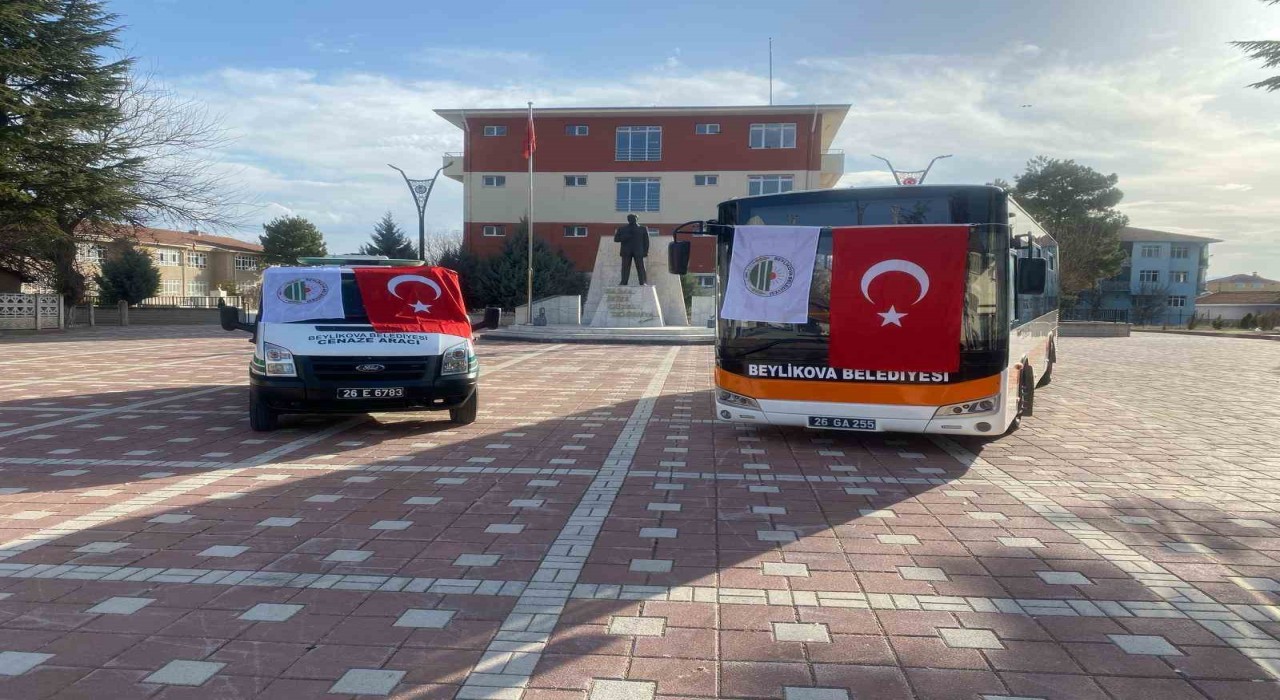 Büyükşehirden Beylikovaya otobüs ve cenaze aracı hibe edildi