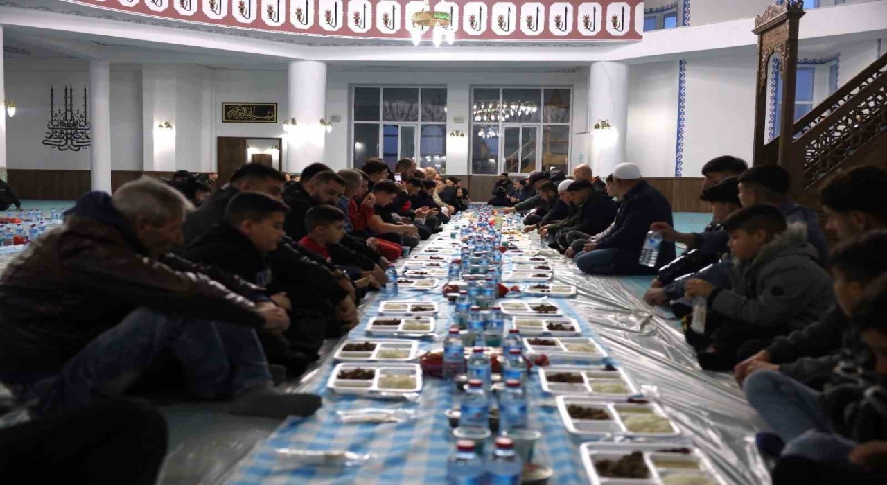 Büyükşehirin iftar sofrası bu kez Balkanlarda kuruldu