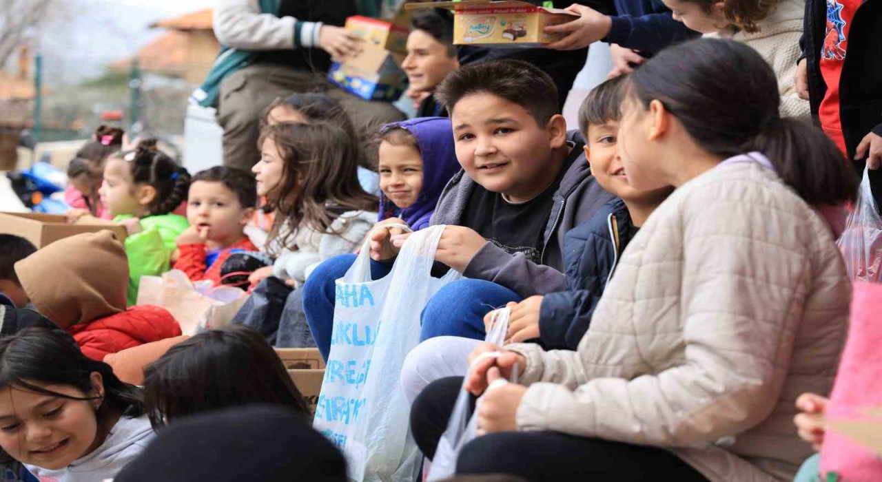 Çamelinde çocuklar asırlık bayram geleneklerini yaşatıyor