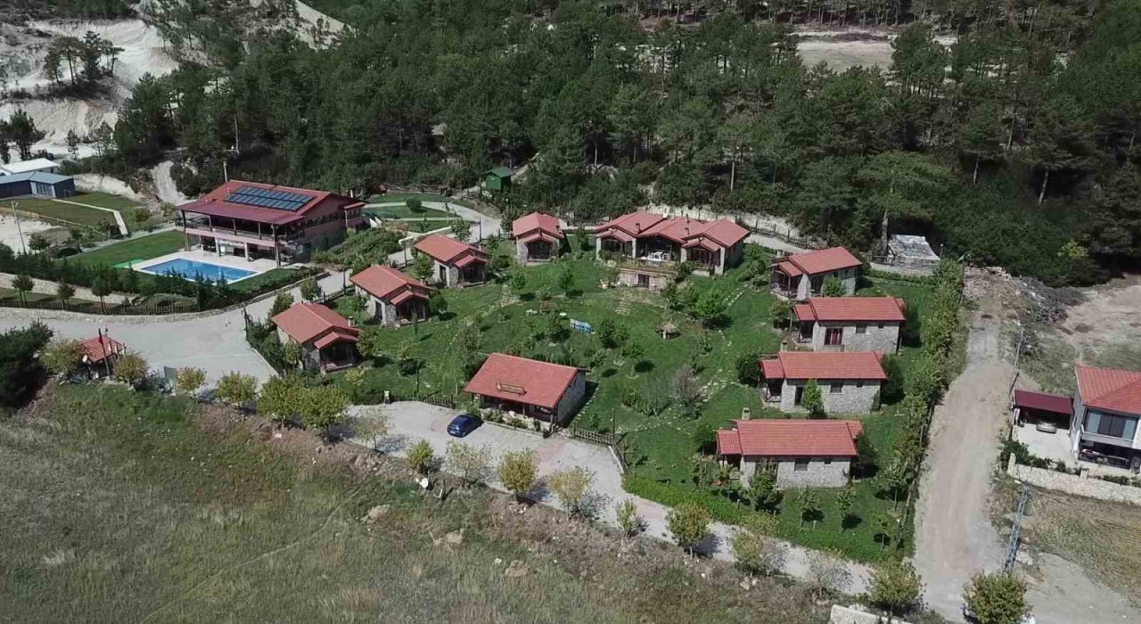 Çamelinin doğayla iç içe ünlü Taş Konakları dünyaya tanıtılıyor