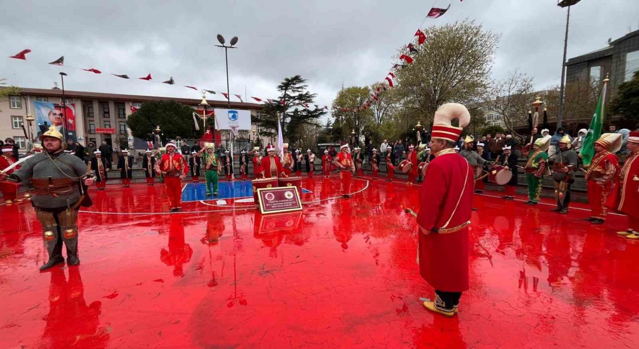 Çanakkale Deniz Zaferinin 110. yıl dönümü kutlamalarında mehteran gösterisi