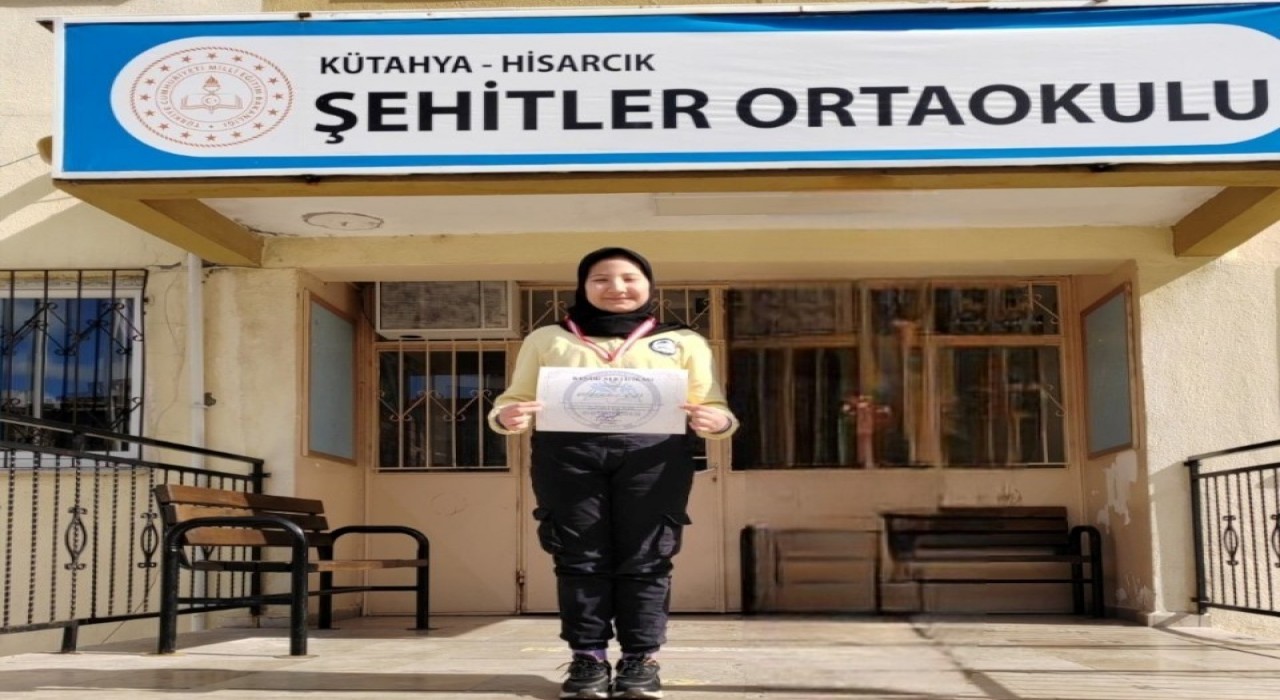 Çanakkale Savaşlarının 110. yıl dönümü şiir dalı Türkiye birincisi Hisarcık Şehitler Ortaokulundan