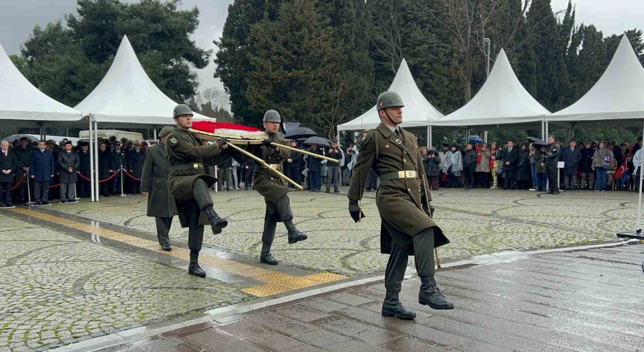 Çanakkale şehitleri Edirnekapı Şehitliğinde törenle anıldı