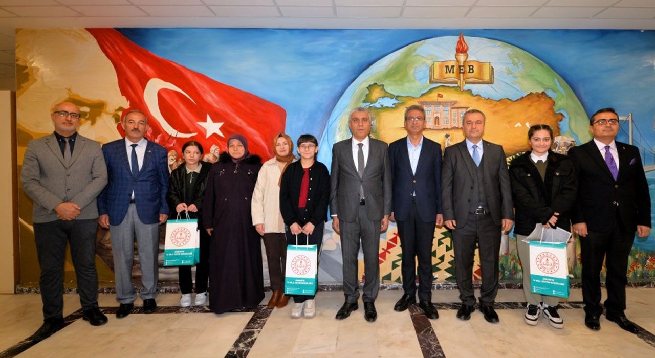 Çanakkale Zaferi’nin 110. Yılında Osmaniye’de Başarılı Öğrenciler Ödüllendirildi