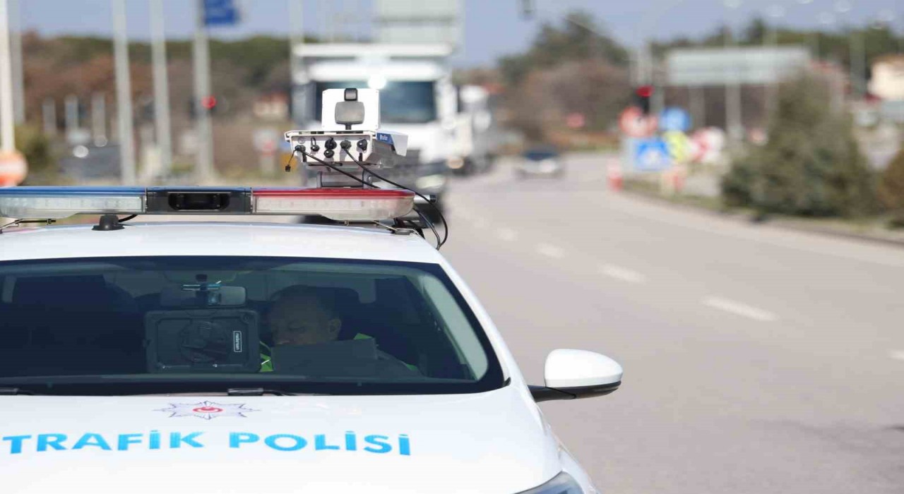 Çanakkalede hız ihlali, yapay zeka destekli radar cihazıyla tespit ediliyor