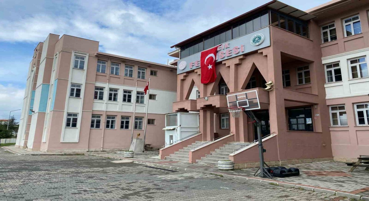 Çanakkalede kayıp 16 yaşındaki lise öğrencisini arama çalışmaları devam ediyor