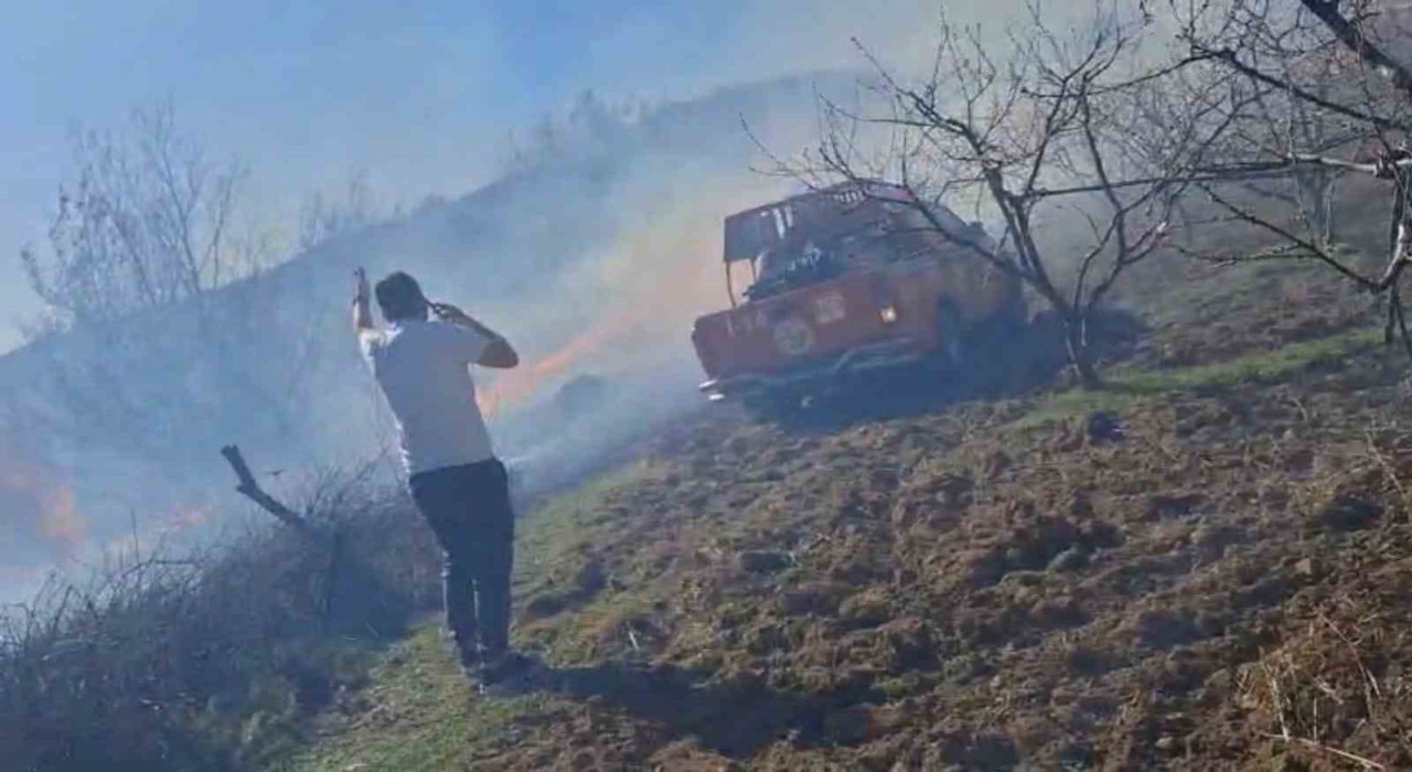 Çanakkalede tarım arazisinde çıkan yangın ormanlık alana sıçradı