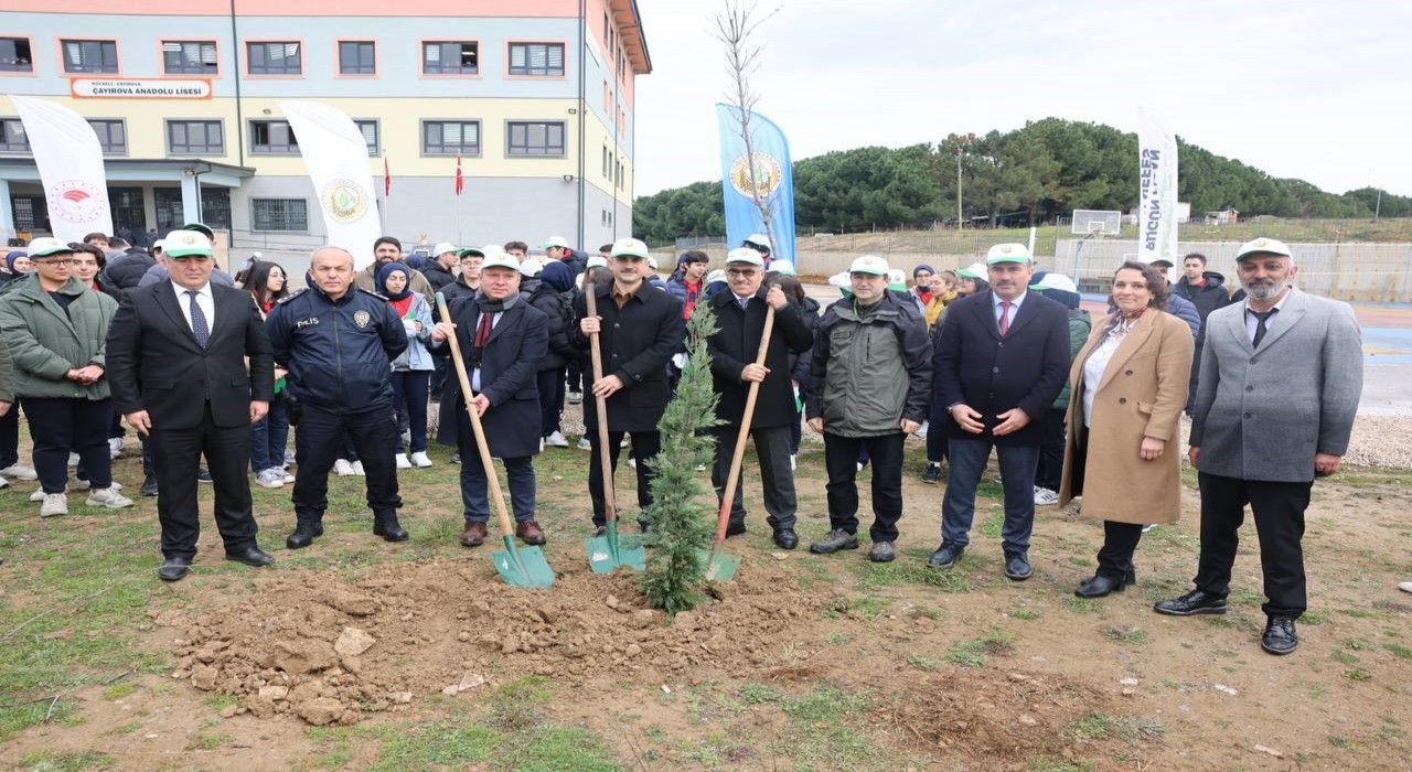 Çayırovada fidanlar toprakla buluştu