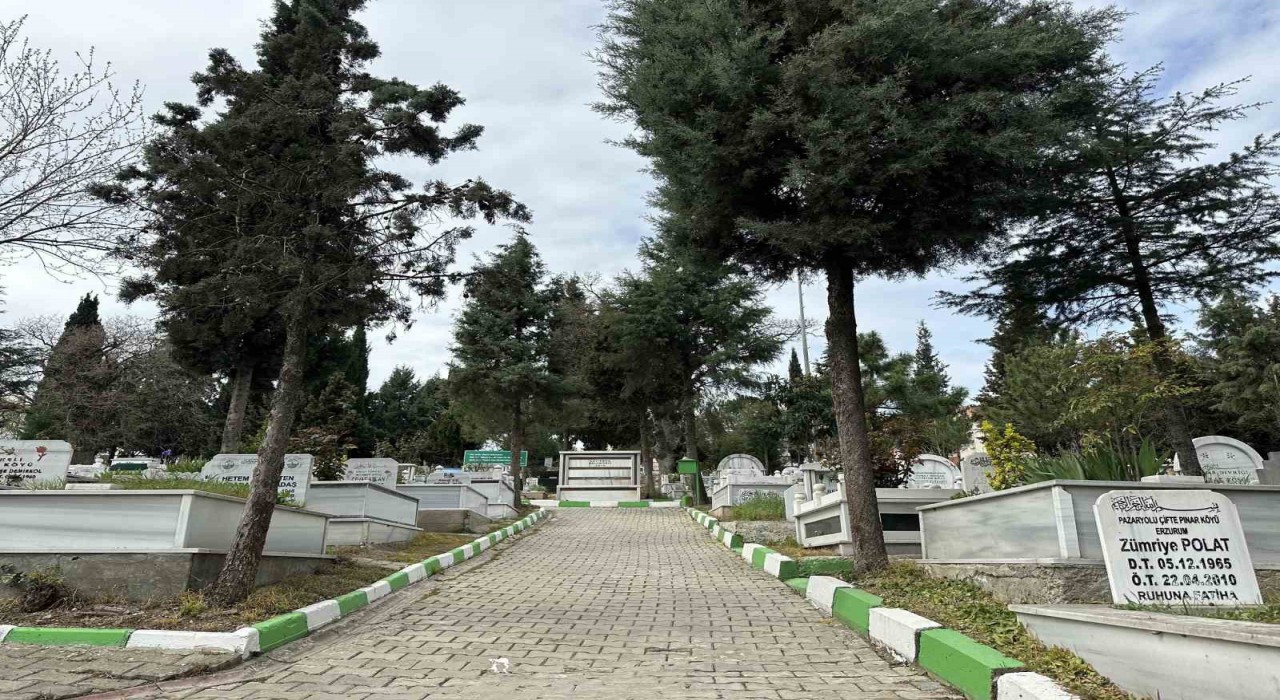 Çayırovada mezarlıklar bayrama hazır